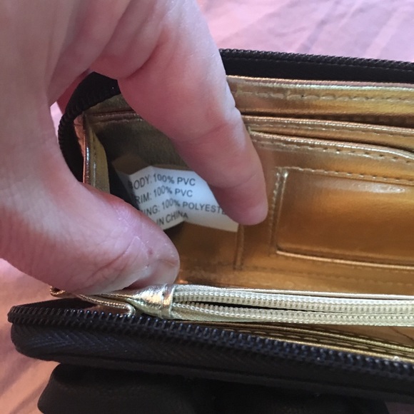 EUC Steve Madden zip around wallet, black PVC - Picture 4 of 7